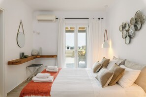 Villa, 4 chambres, piscine privée, vue mer | 4 chambres, coffres-forts dans les chambres, rideaux occultants