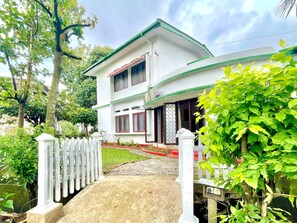 Front of property - Kandy Boutique Villa by Aaradhya  (Kandy)
