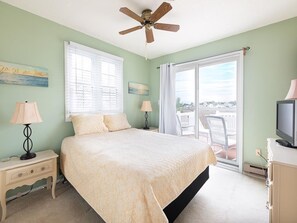 4 bedrooms, iron/ironing board, WiFi - Incredible Bay Views & Stunning Sunsets Await You at High Bar Harbor Bayside Retreat! (High Bar Harbor)