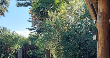 Room with Queen bed. Close to all Bay attractions. Free Wifi & safe parking.