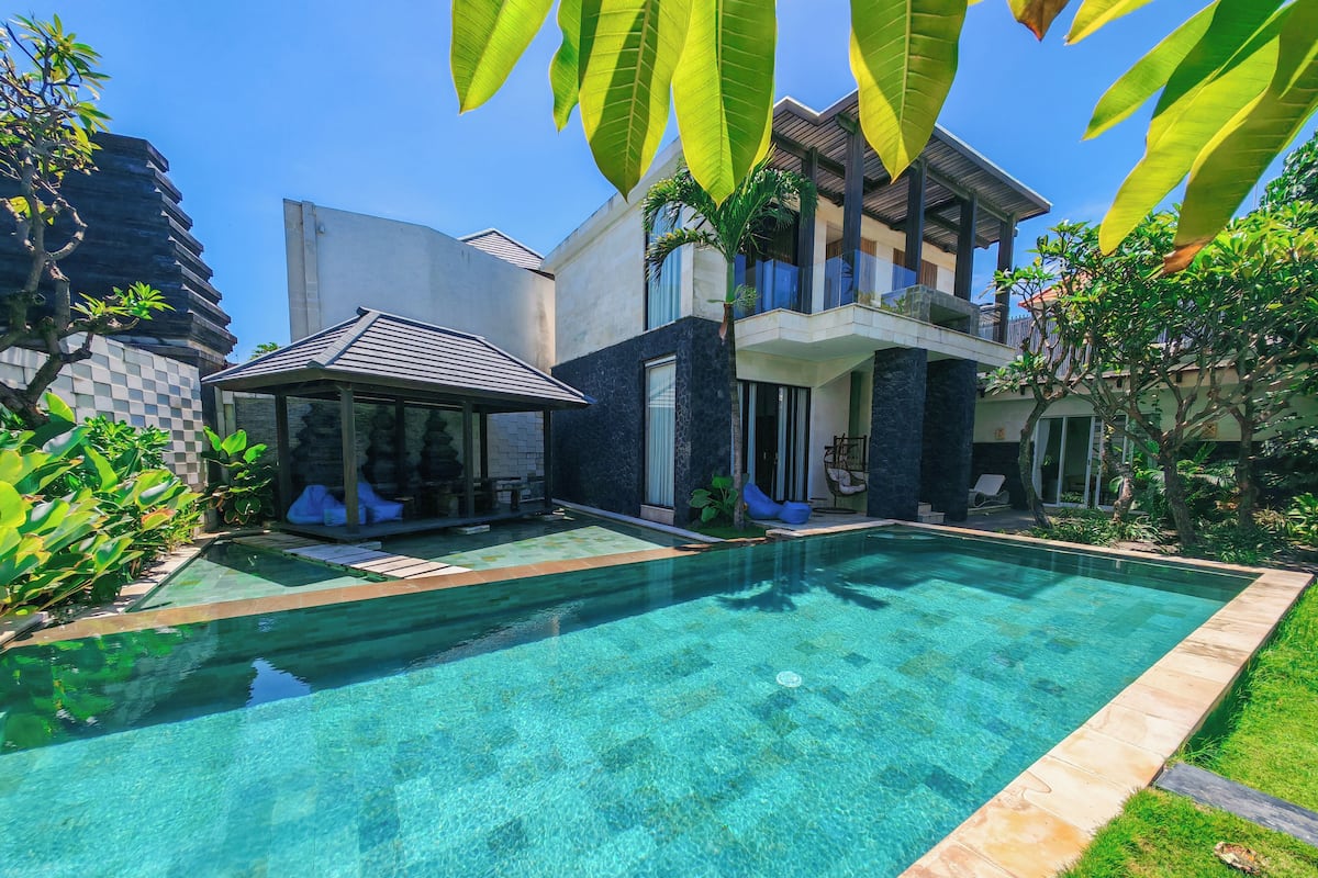 Deluxe Villa, 2 Bedrooms, Ocean View | 3 bilik tidur, peralatan tempat tidur premium, peti besi dalam bilik