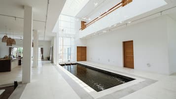 ๋ญ์
๋ฆฌ ๋น๋ผ | ๊ฑฐ์ค ๊ณต๊ฐ | ๋์งํธ ์ฑ๋ ์์ฒญ์ด ๊ฐ๋ฅํ 32์ธ์น ์ค๋งํธ TV, ๋ทํ๋ฆญ์ค, ์คํธ๋ฆฌ๋ฐ ์๋น์ค