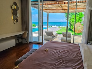 Vila Mewah, 2 kamar tidur, pemandangan pantai | Seprai premium, brankas, meja kerja, dan ruang kerja ramah laptop