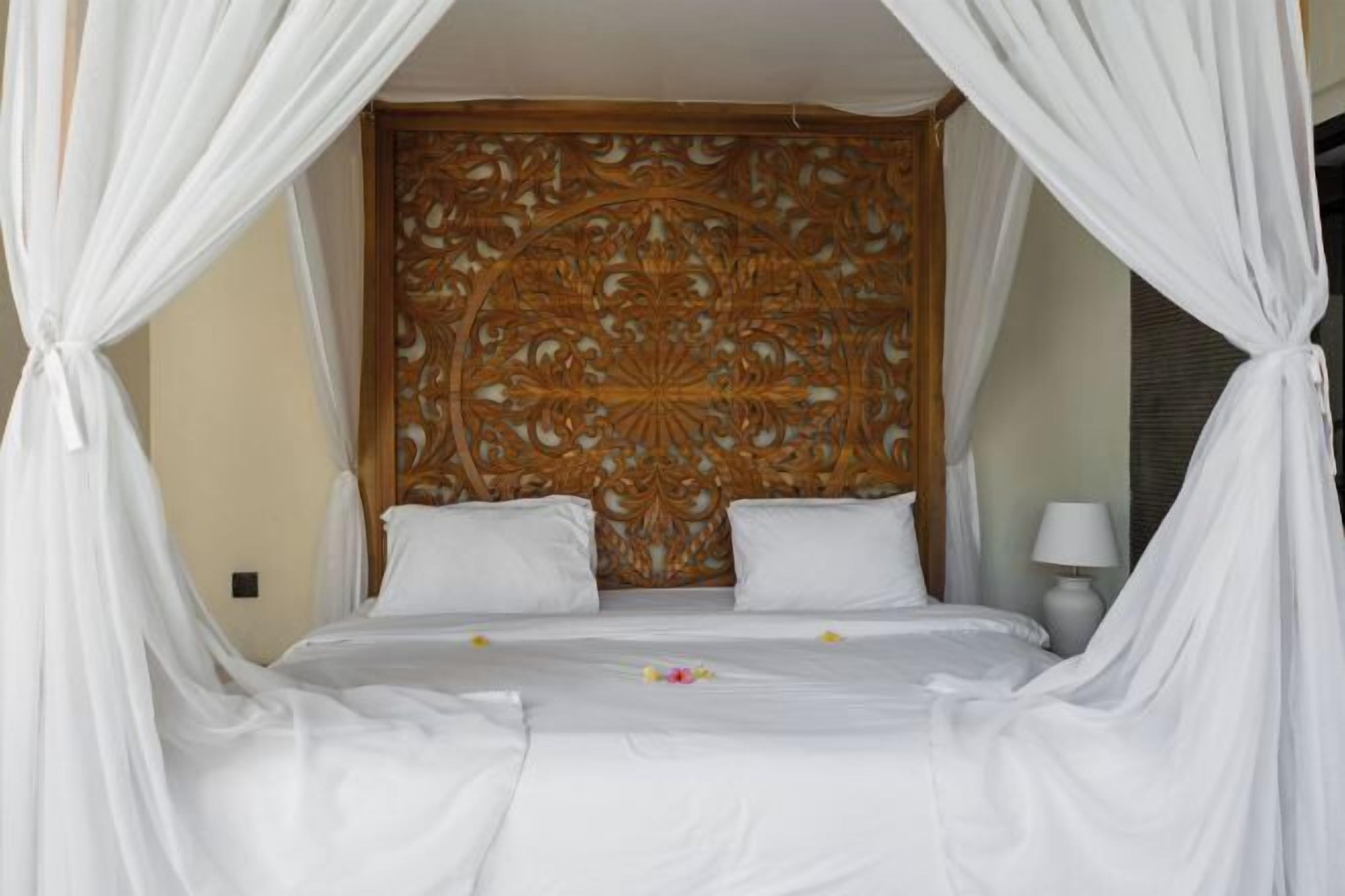 Premium bedding, in-room safe, desk, laptop workspace