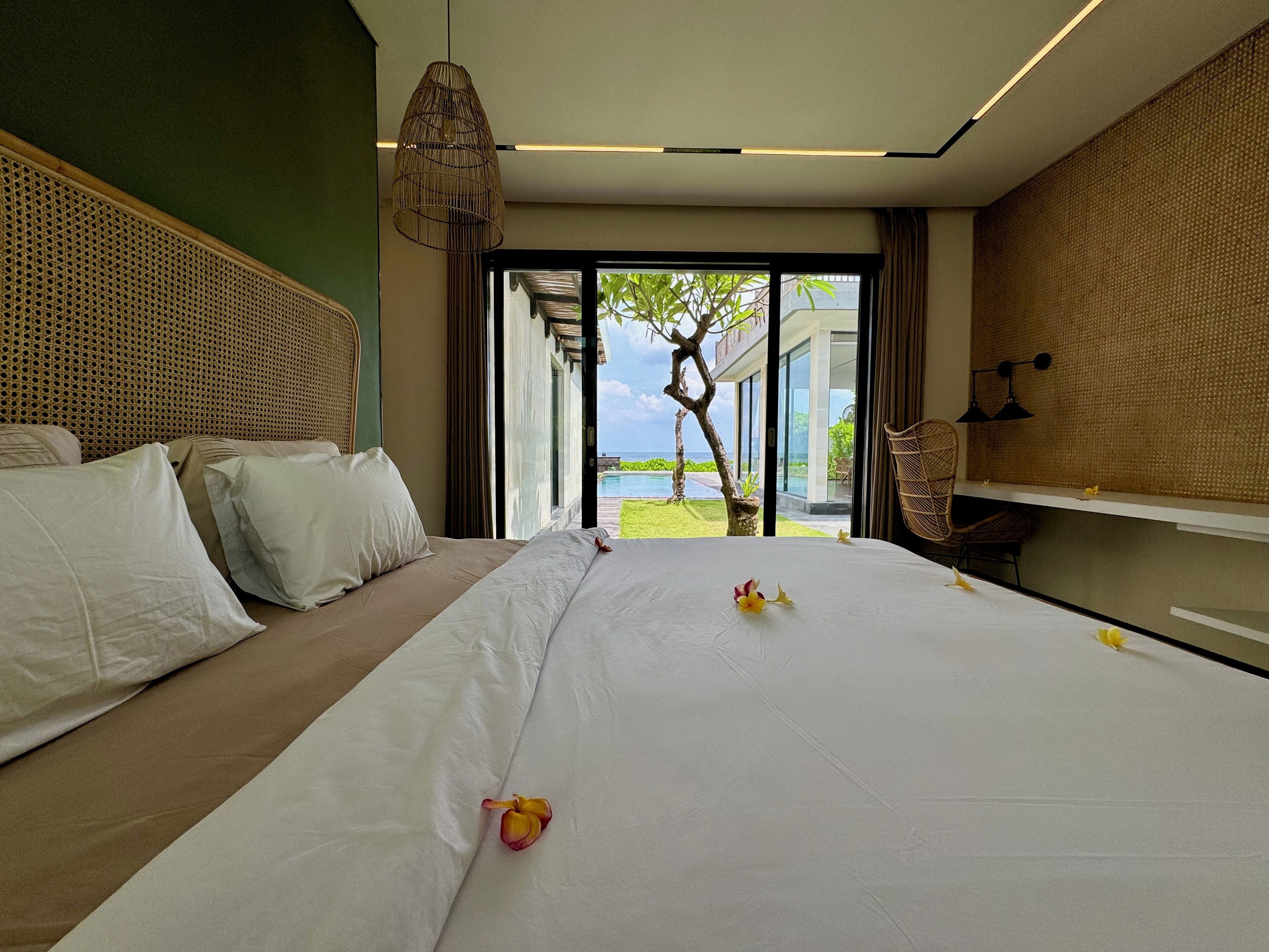 Villa de lujo, 3 habitaciones, vista a la playa | Ropa de cama de alta calidad y caja de seguridad en la habitación 