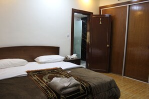 Desk, soundproofing, iron/ironing board, free WiFi