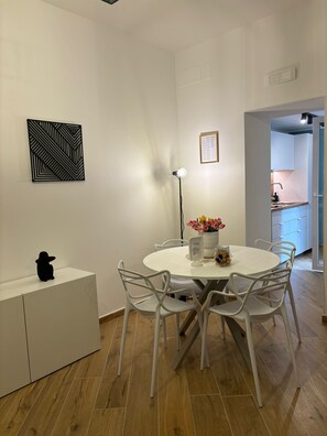 Dining - 1 Bedroom Apartment in Bari (Bari)