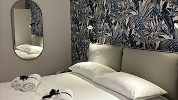 1 Schlafzimmer, Schreibtisch, Bügeleisen/Bügelbrett, Reisekinderbett