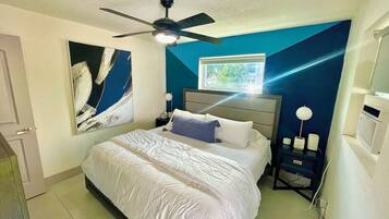 1 Schlafzimmer, Schreibtisch, Bügeleisen/Bügelbrett, Reisekinderbett