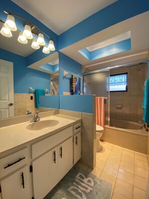 Shower, jetted tub, eco-friendly toiletries, hair dryer