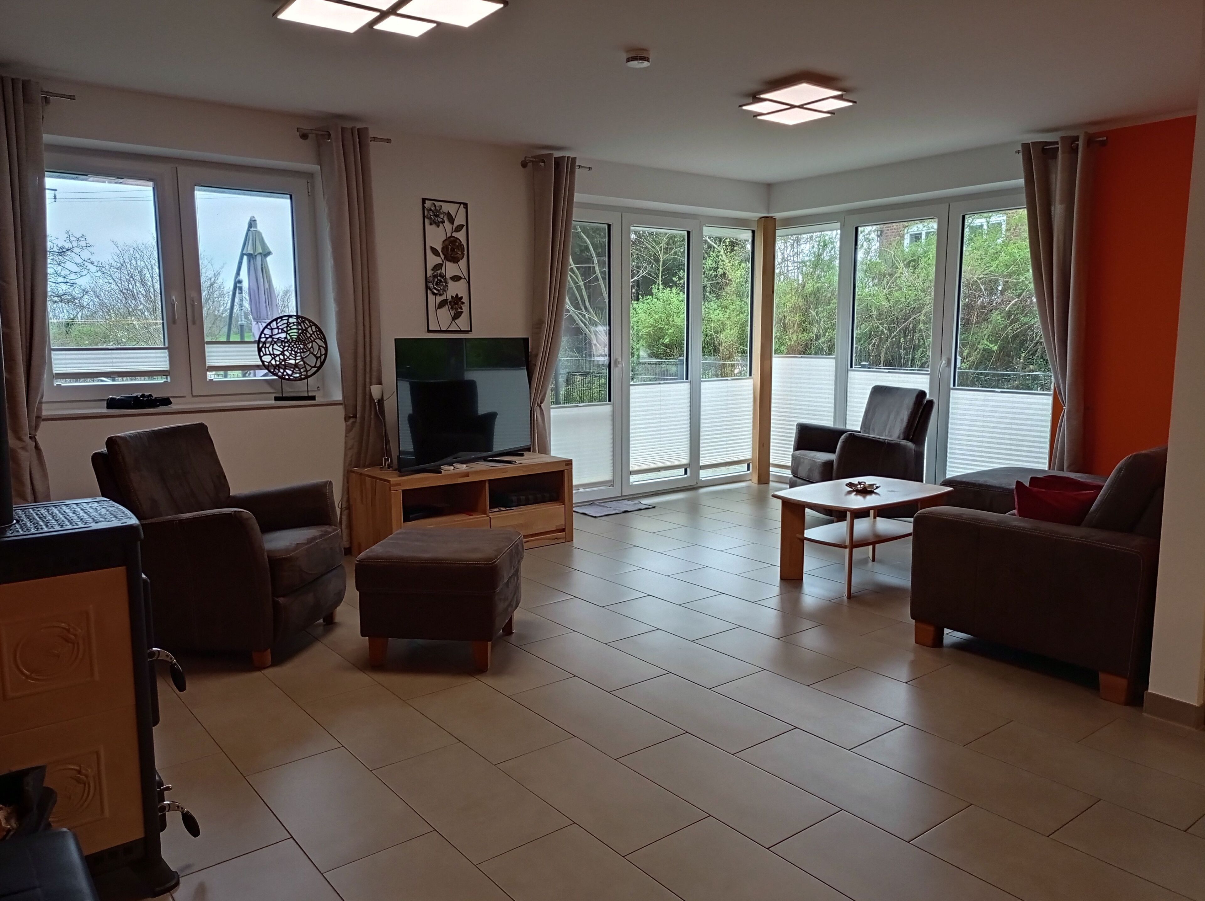 Wohnbereich mit direktem Zugang zur Terrasse