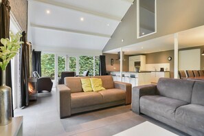 Smart TV, fireplace, DVD player