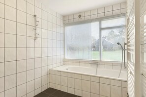 Shower - Holiday Home in Midlaren, sauna (Midlaren)