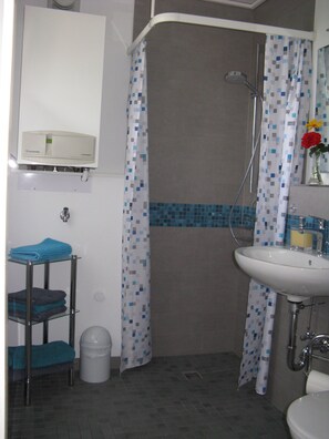 Shower, towels - Ferienwohnung Schlautkötter, 1-3 Pers (Telgte)