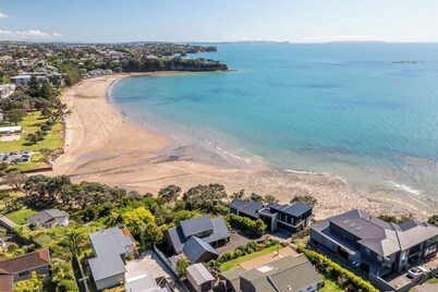 The Hidden Clifftop Gem
-Ocean View
-Beach Life