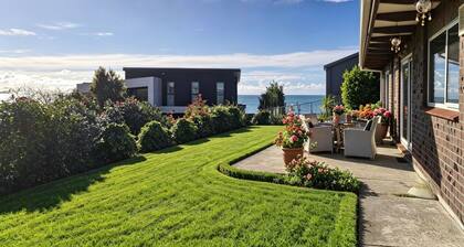 Hidden Clifftop Gem | Ocean Views & Beach Walk
