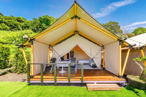 Lều | 3 phòng ngủ, truy cập Internet không dây miễn phí, bộ trải giường