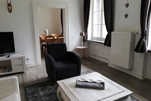 Smart TV, fireplace, table tennis, books