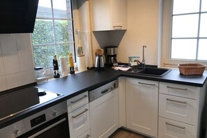 Fridge, oven, stovetop, dishwasher - Zingstrose Comfortable holiday residence (Zingst)