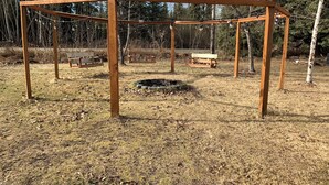 Property grounds - Clean and Comfy House in great Fairbanks location (Fairbanks)