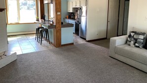 Interior - Clean and Comfy House in great Fairbanks location (Fairbanks)