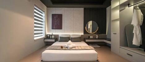 Un dormitorio moderno con una cama grande, mesitas de noche, un armario y un espejo.