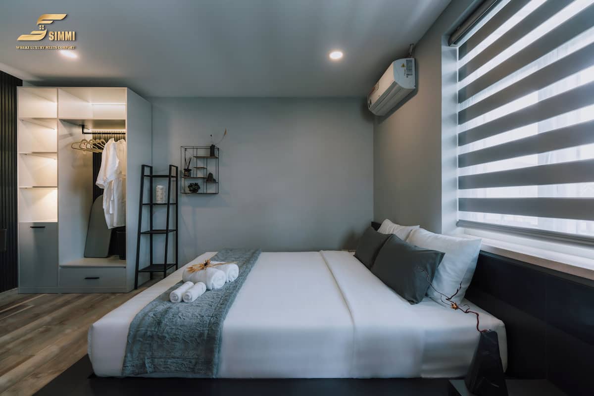 Deluxe kamer, 1 tweepersoonsbed, balkon | 1 slaapkamer, een minibar, een kluis op de kamer, een bureau