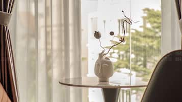 Deluxe Room, Bathtub | 1 bedroom, minibar, in-room safe, desk