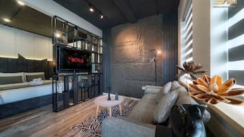 Deluxe Double Room, 1 Double Bed, Bathtub | Minibar, in-room safe, desk, blackout curtains