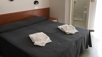 Quarto casal luxo, ar-condicionado | Escrivaninha, espaço de trabalho para notebook, Wi-Fi de cortesia