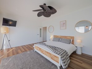 5 bedrooms, iron/ironing board, free WiFi, bed sheets