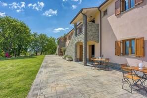Outdoor dining - Grad Inn Boutique Villa Apt Lavander (Koper)