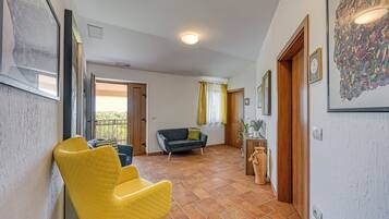 Family Studio (Grad Inn Boutique Villa Suite) | Living area | 21-inch flat-screen TV with satellite channels, TV