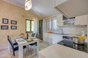 Private kitchen - Grad Inn Boutique Villa Apt Rosemary (Koper)
