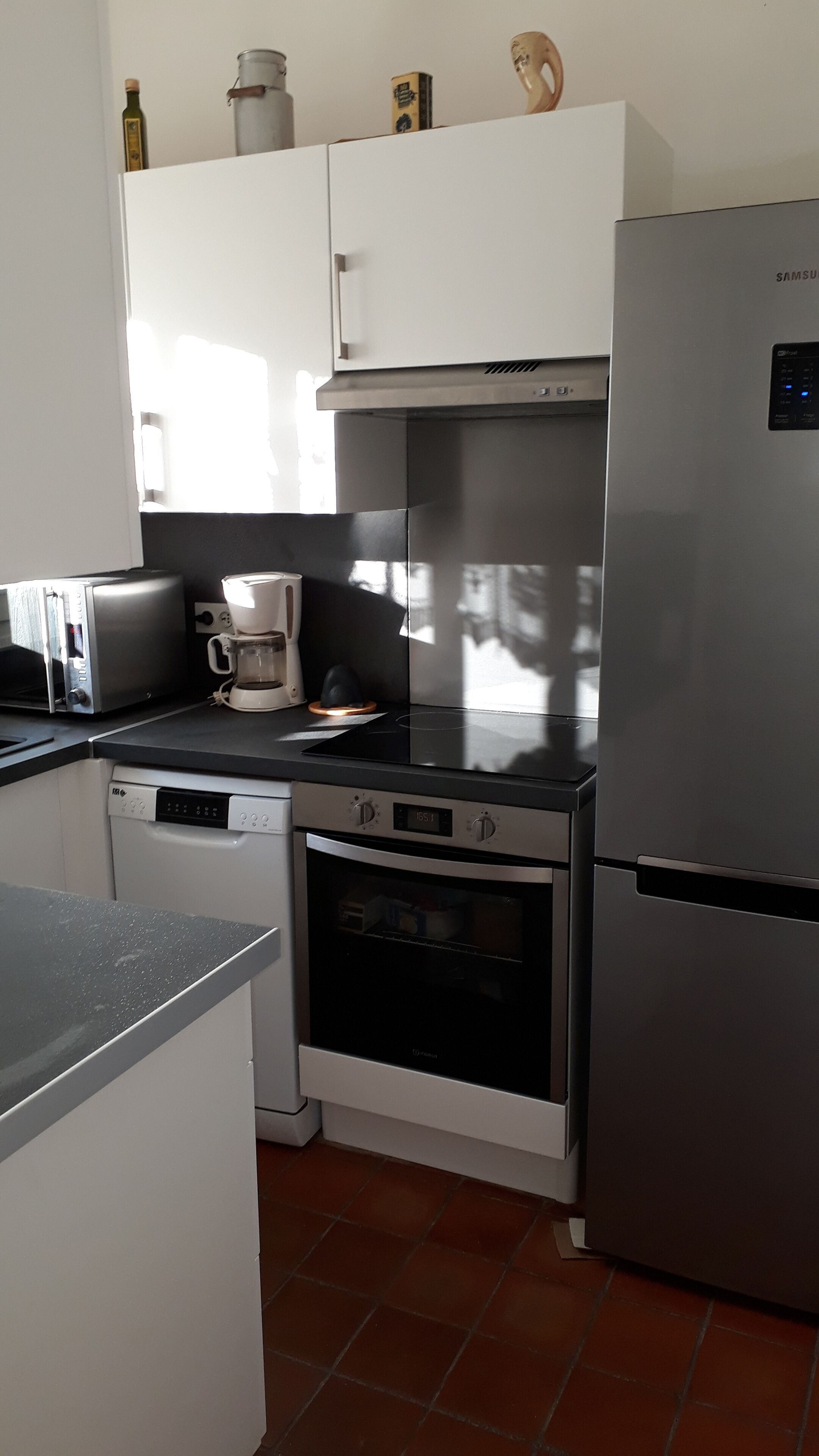 冰箱、微波炉、烤箱、炉灶