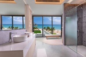 Luxury Villa, 6 Bedrooms, Beachfront | Bathroom | Deep soaking tub, rainfall showerhead, hair dryer, bathrobes - Villa Boonta (Takua Thung)