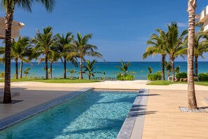 2 outdoor pools, pool loungers