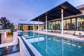 2 piscinas al aire libre, tumbonas