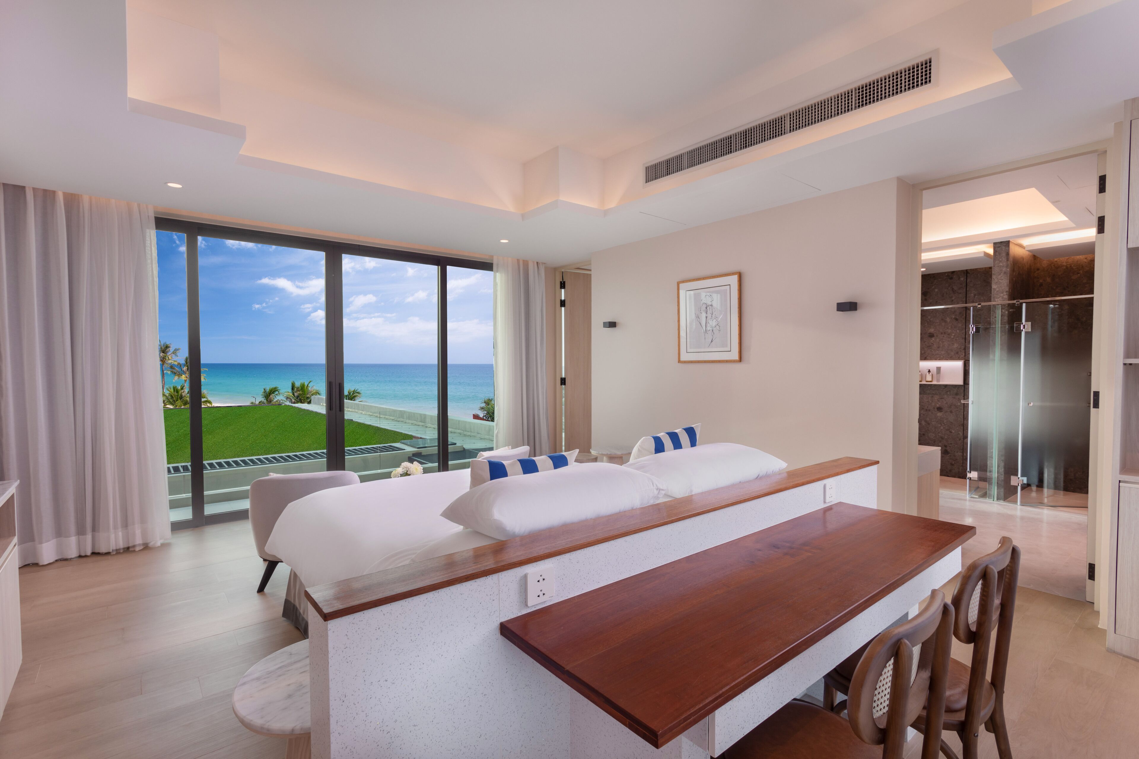 Luksusvilla, 6 soverom, ved strandkanten | Minibar, safe på rommet, individuelt dekorert og individuelt innredet