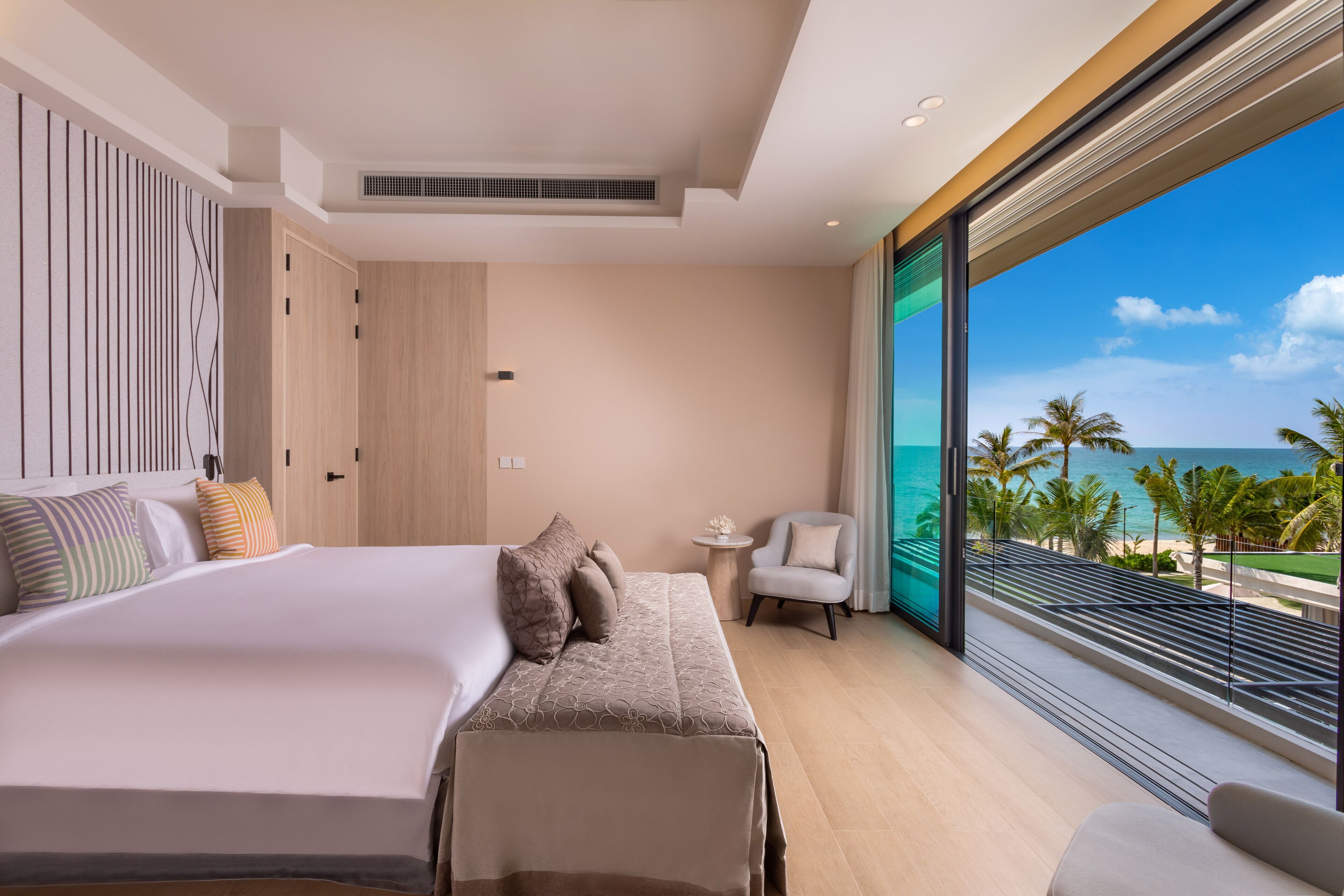 Minibar, safe på rommet, individuelt dekorert og individuelt innredet