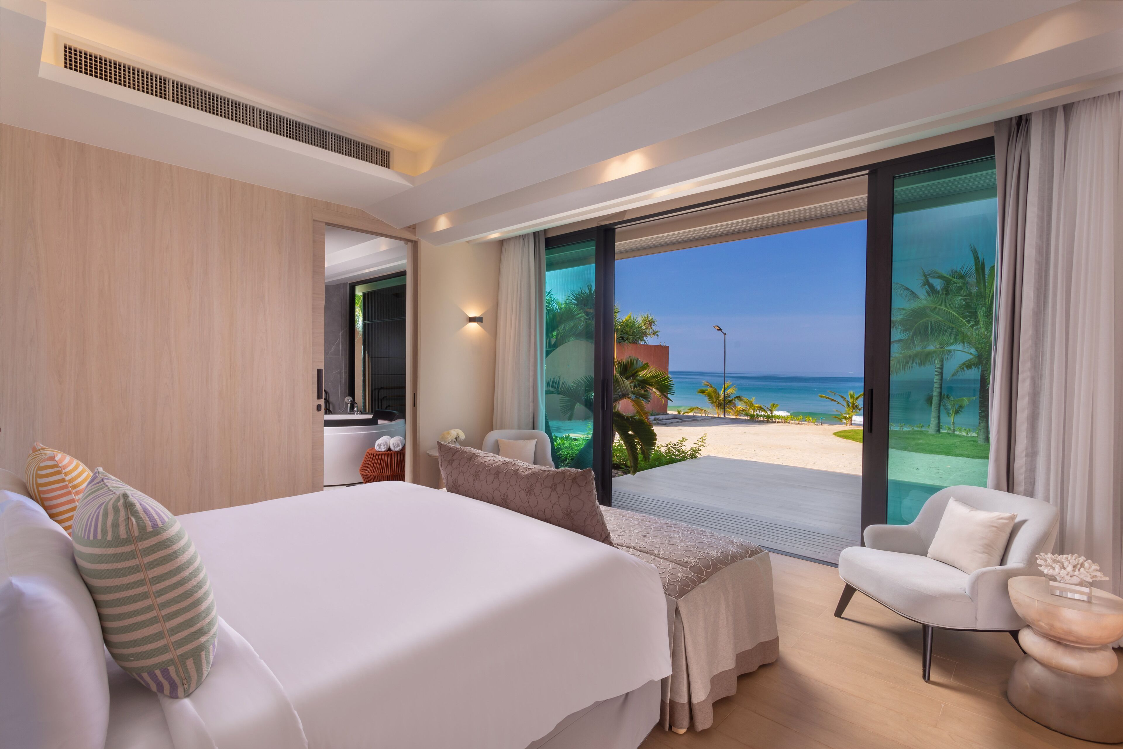 Minibar, safe på rommet, individuelt dekorert og individuelt innredet