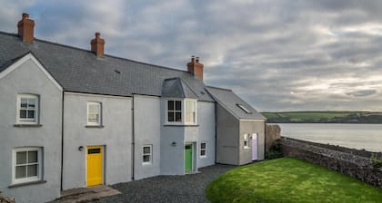 Yellow Cottage - 2 Bedroom Cottage - Dale