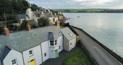 Yellow Cottage - 2 Bedroom Cottage - Dale