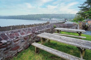 Property grounds - Yellow Cottage - 2 Bedroom Cottage - Dale (Haverfordwest)