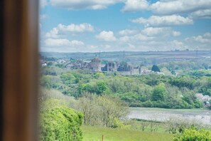 A castle surrounded by lush greenery and a river. - Highfield - 5 Bedroom Holiday Home - Pembroke Dock (Pembroke Dock)