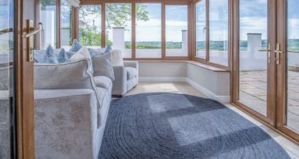 Highfield - 5 Bedroom Holiday Home - Pembroke Dock
