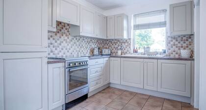 Sunderland Avenue - 2 Bedroom - Pembroke Dock