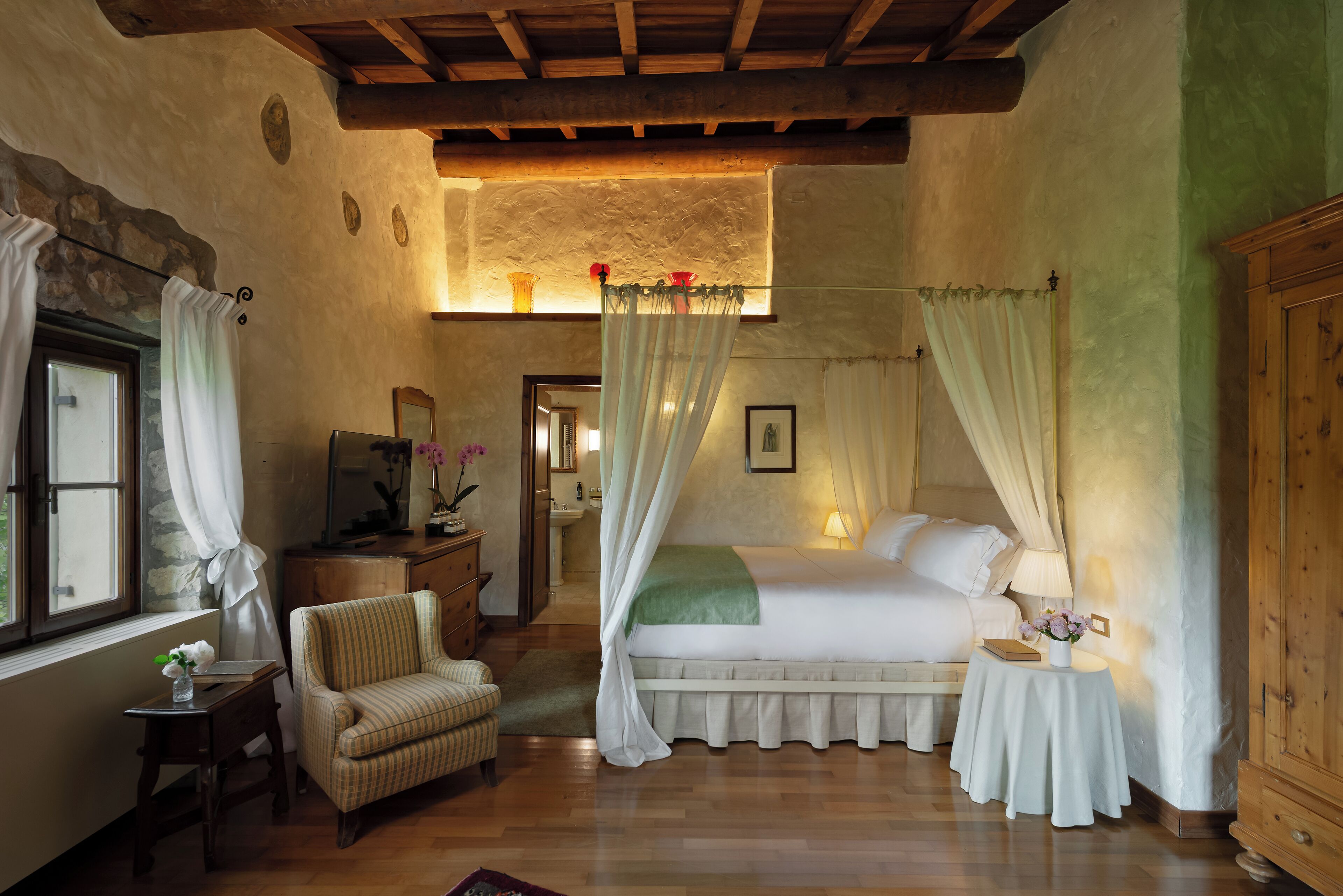 Junior-Zimmer | Hochwertige Bettwaren, Daunenbettdecken, Pillowtop-Betten, Minibar