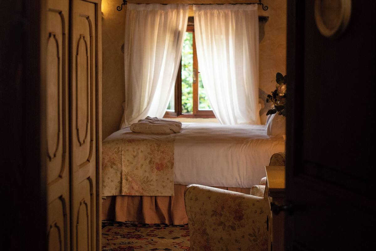 Junior Room | Premium bedding, down comforters, pillowtop beds, minibar