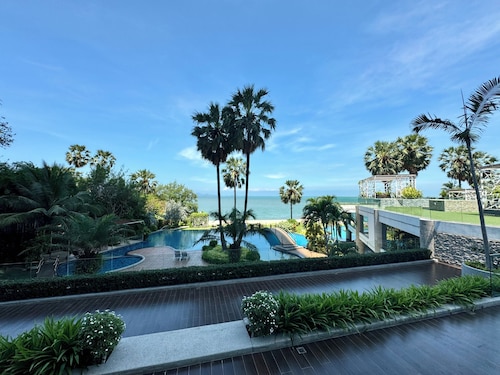The Palm Wongamat Beach Pattaya by PSR